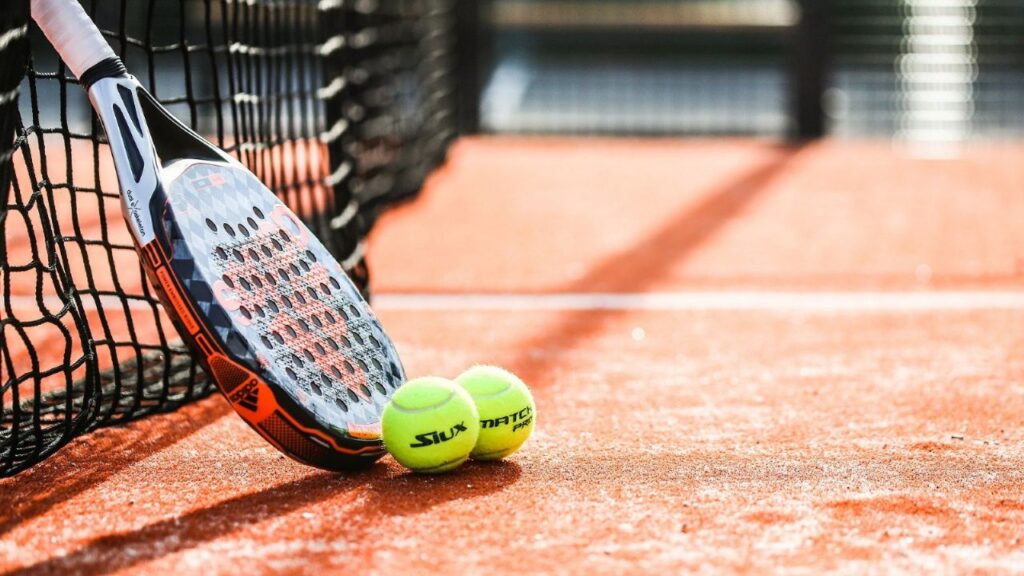 el costo de practicar padel cuanto dinero necesitas invertir