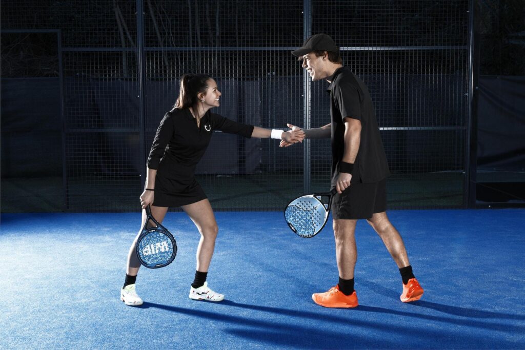 Las bebidas más populares entre los jugadores de pádel durante el juego. las bebidas mas populares entre los jugadores de padel durante el juego